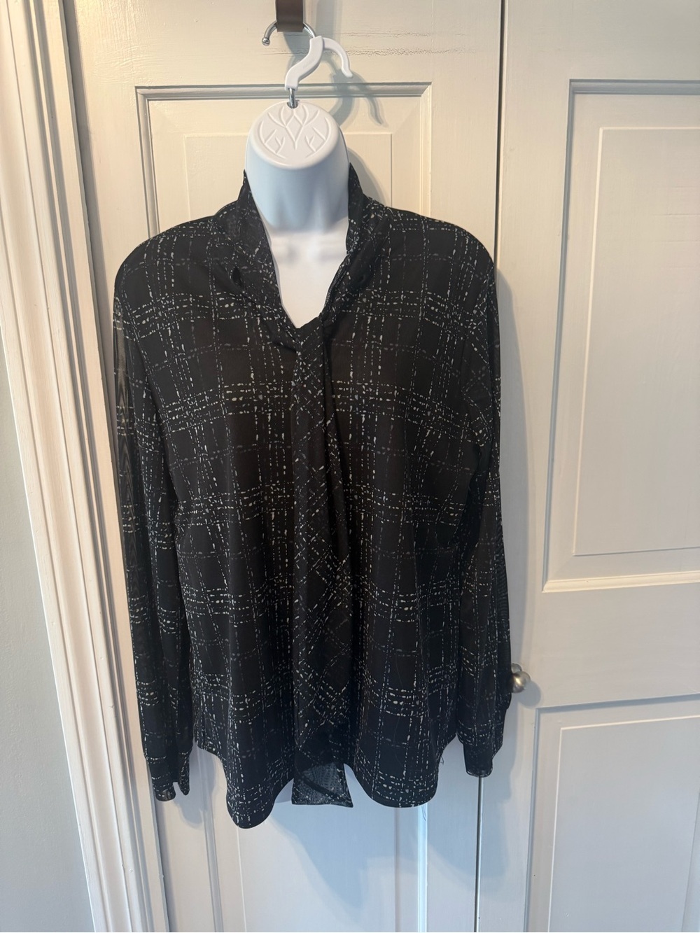 Women's Black Patterned Long-Sleeve Blouse